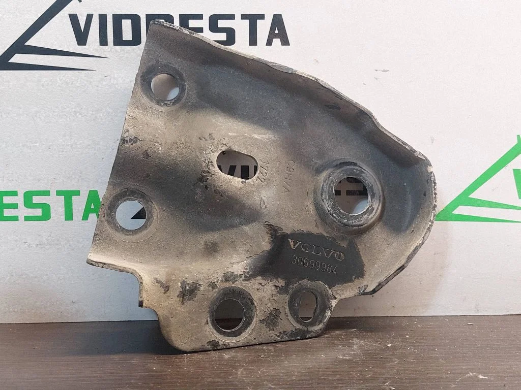 Other front suspension part – Volvo XC70 (2008-2013)