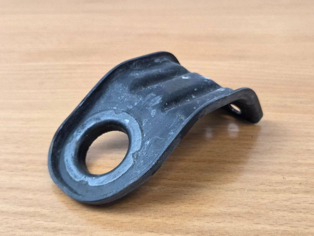 Radiator mount bracket