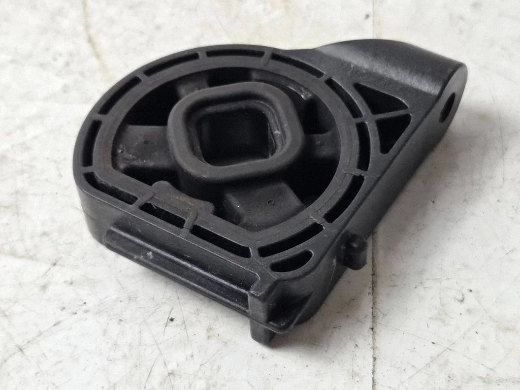 Radiaatori kinnitusklamber PA66GF30