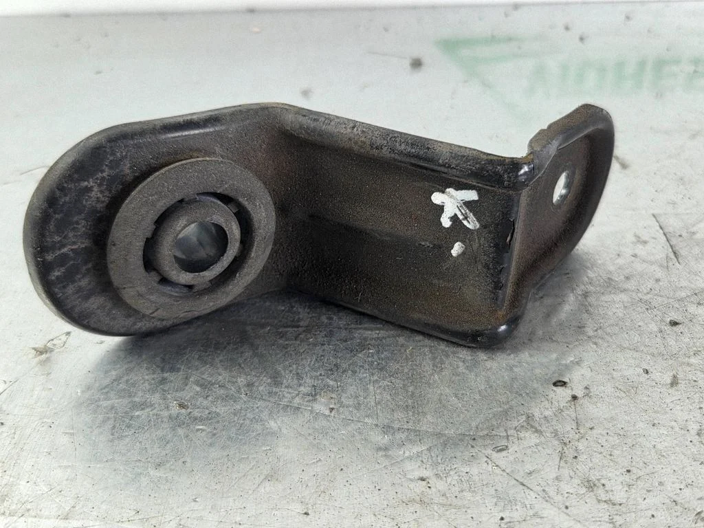 Radiator mount bracket 96192581