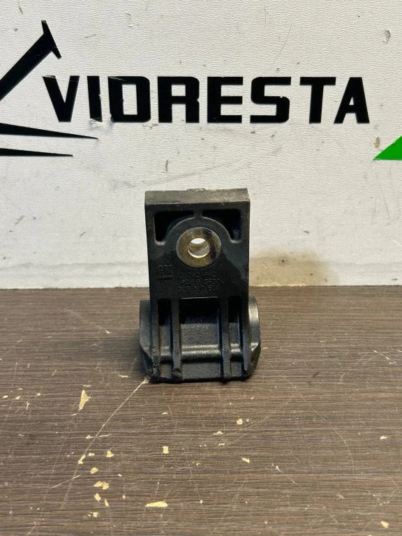 Radiaatori kinnitusklamber 13262692