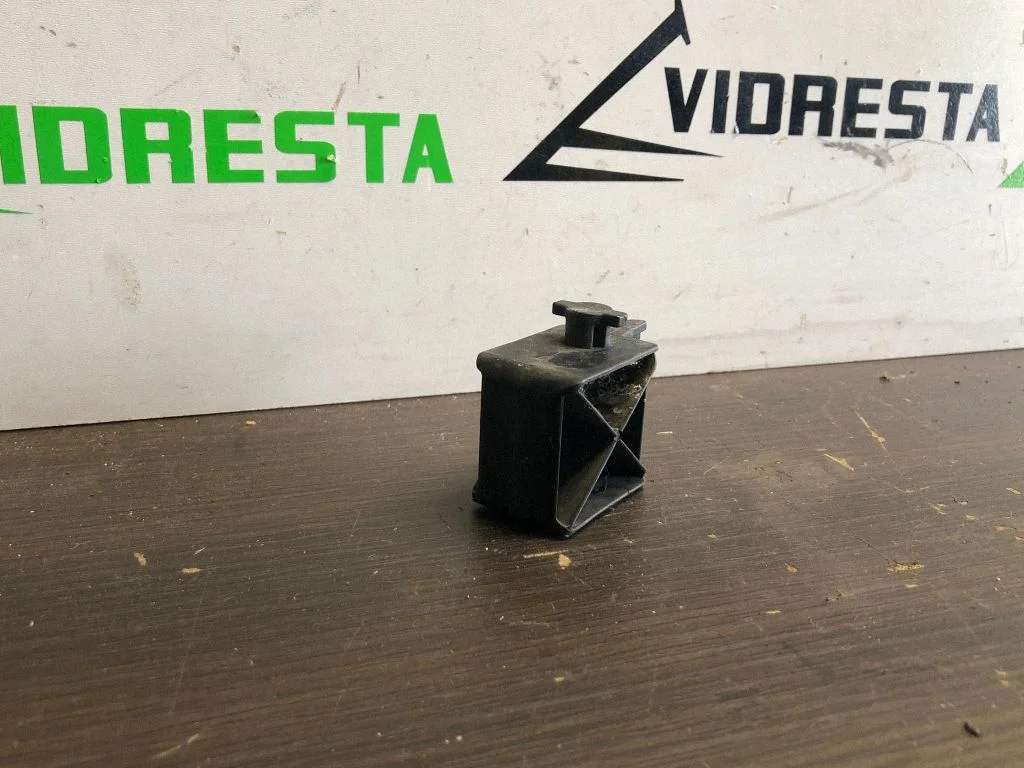 Radiaatori kinnitusklamber V10DRE5TA