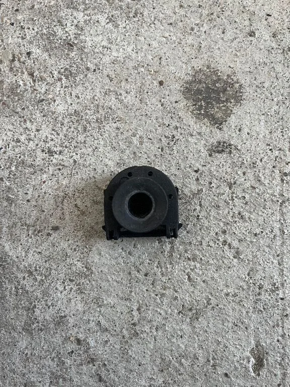 Radiaatori kinnitusklamber 9639048580 – Nissan Note (E11) (2006-2014)