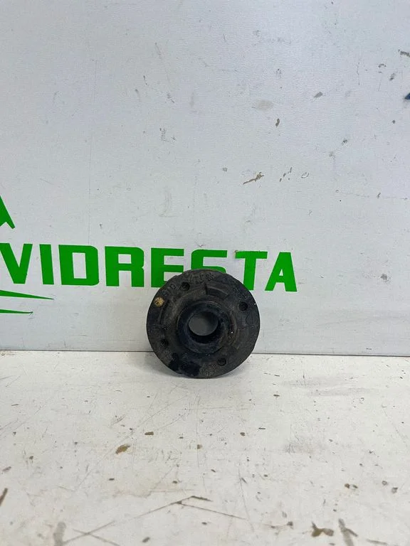 Radiator mount bracket