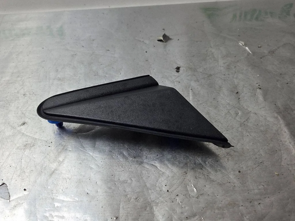 Fender end trim 86212Q0000