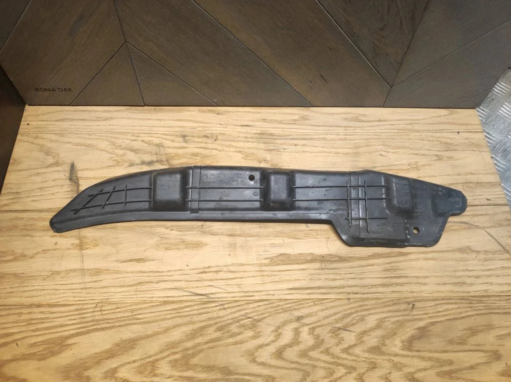 Fender end trim 3T0821111