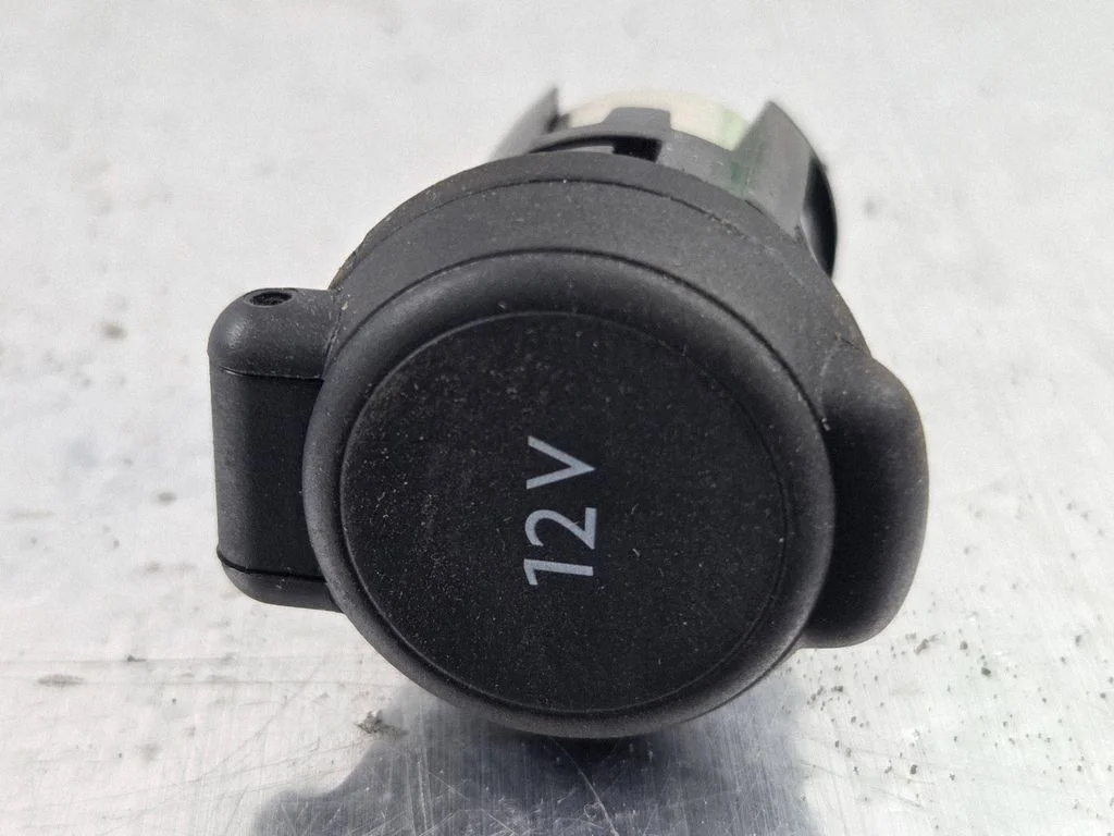 12 V Socket (front) – Opel Combo E (2018-)