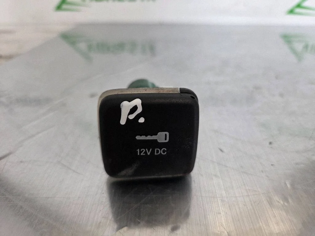 12 V Socket (front)