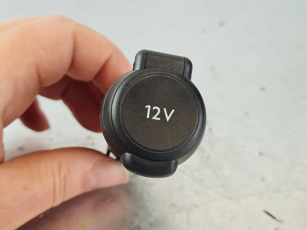12 V Socket (front) – Peugeot 208 II (2019-)