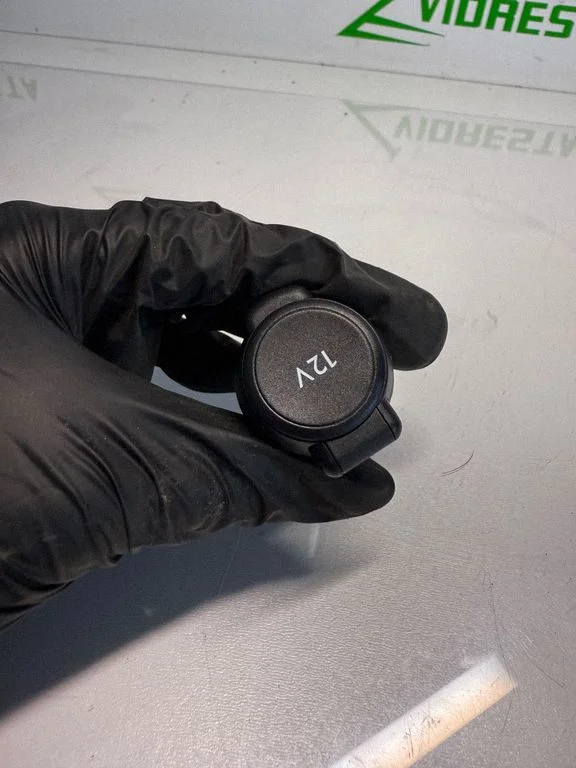 12 V Socket (front) – Peugeot 208 II (2019-)