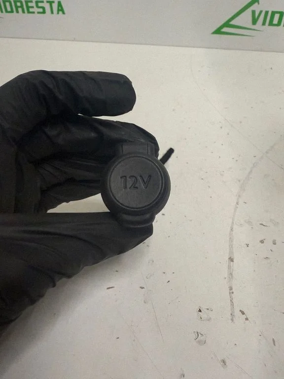 12 V Socket (front) – Peugeot 208 I (2012-2019)