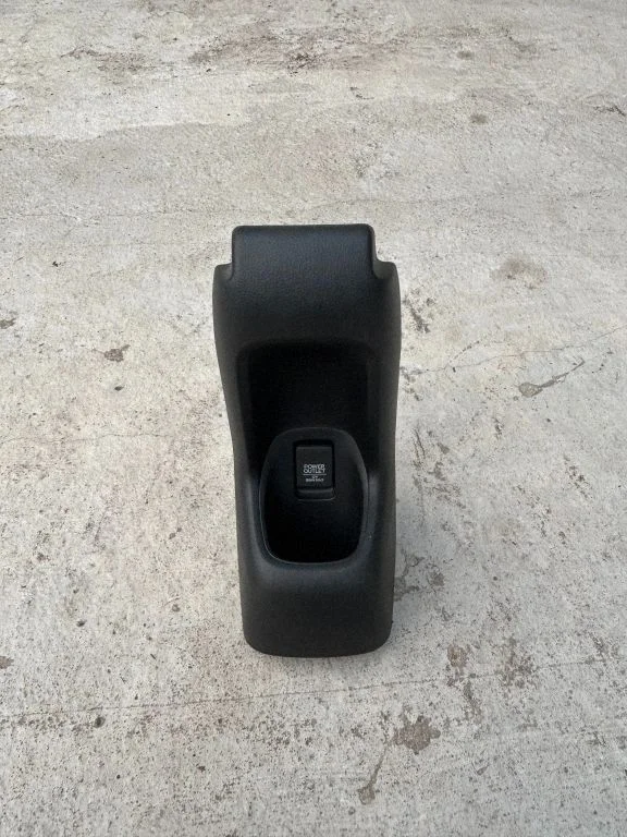 12 V Socket (front) – Honda HR-V (2015-2020)