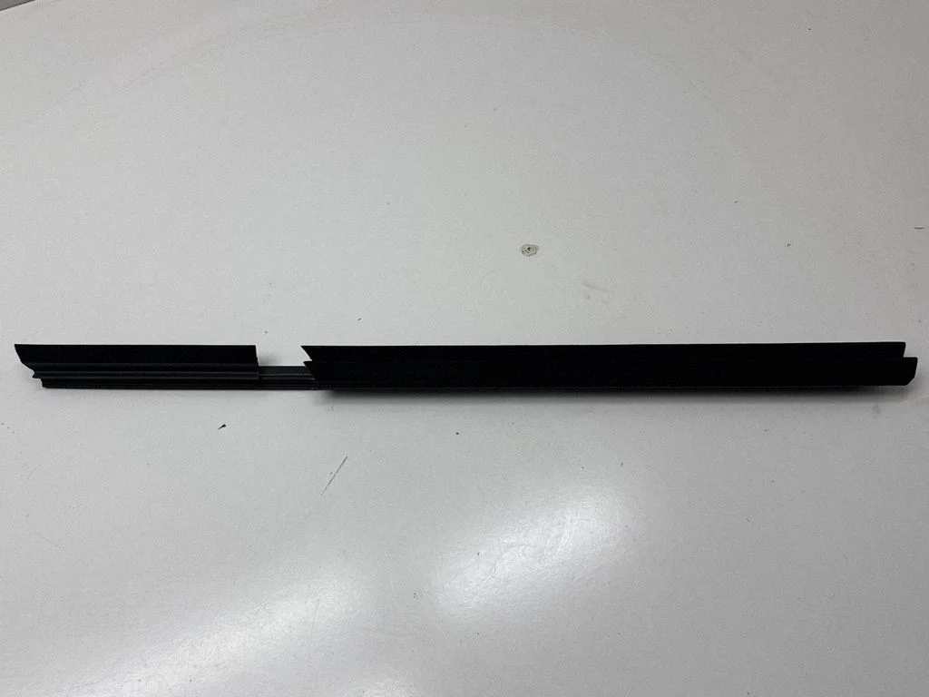 Rubber seal rear door window/glass 7393429