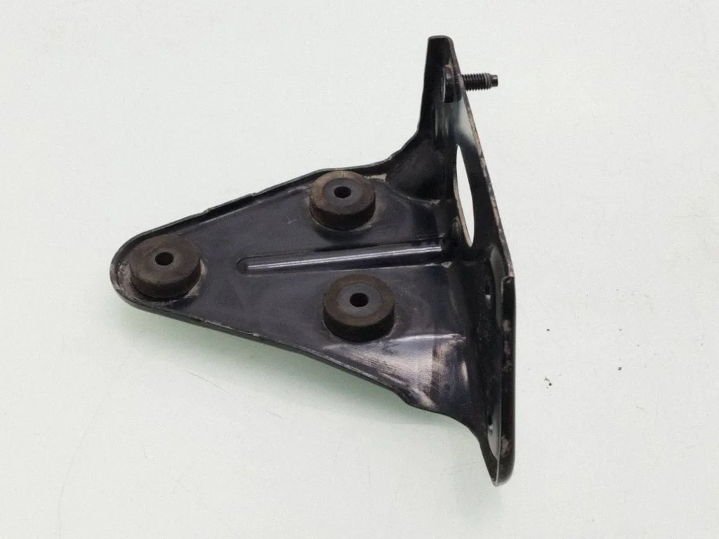 Wspornik pompy ABS – Volkswagen Transporter - Caravelle T5 (2003-2015)