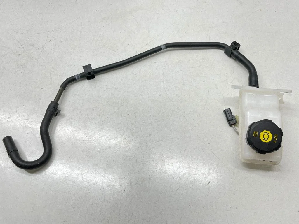 Brake fluid reservoir
