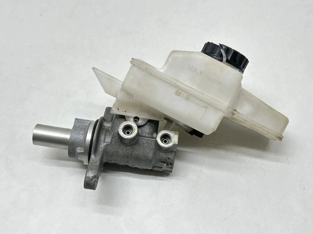 Master brake cylinder 853560