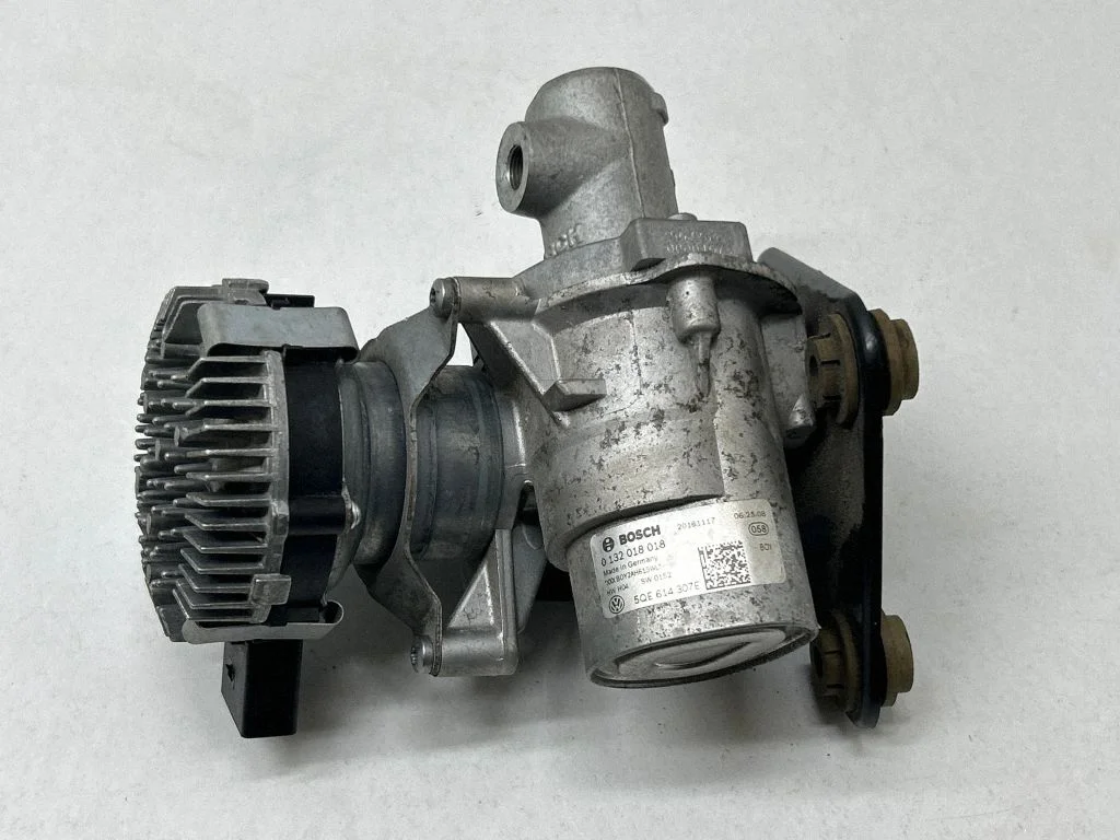 Master brake cylinder 5QE614307E