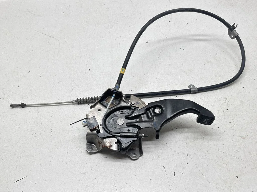 Handbrake/parking brake lever assembly – Toyota Highlander XU50 (2013-2019)