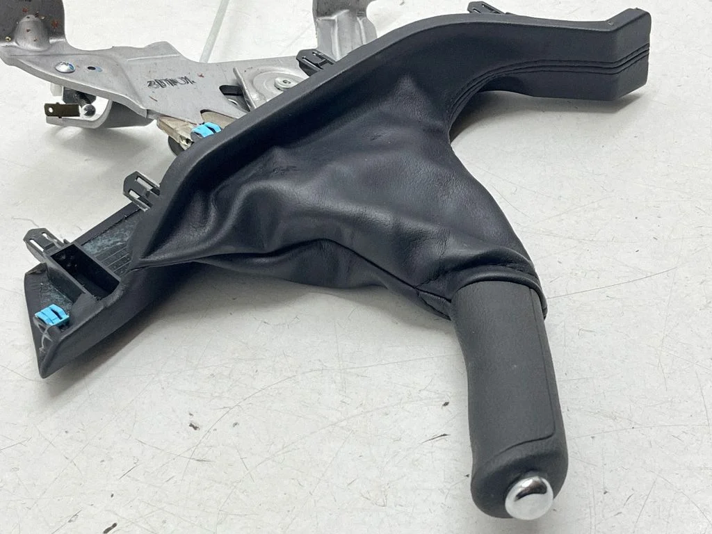 Handbrake/parking brake lever assembly 26708FJ000