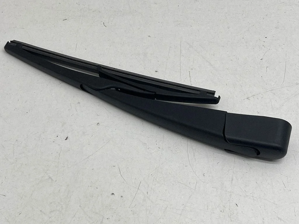 Rear wiper blade