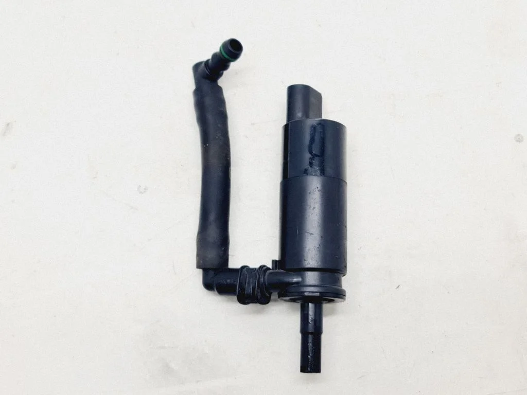 Headlight washer pump – BMW 7 Series E65 E66 (2001-2008)