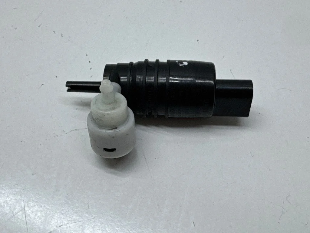 Windscreen/windshield washer pump – BMW X3 G01 (2018-2024)