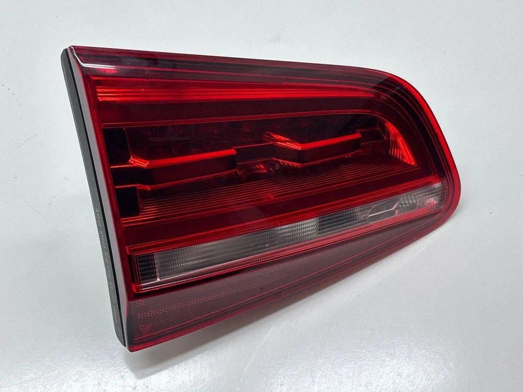 Tailgate rear/tail lights 7N094530711S