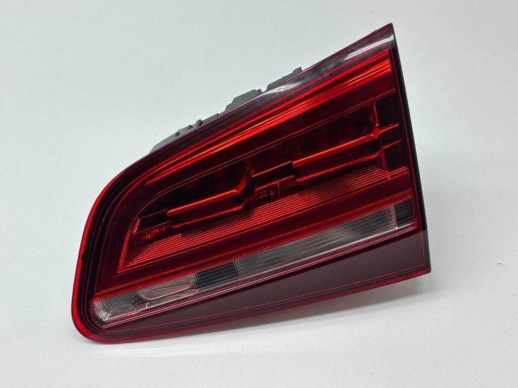 Tailgate rear/tail lights 7N094530811S