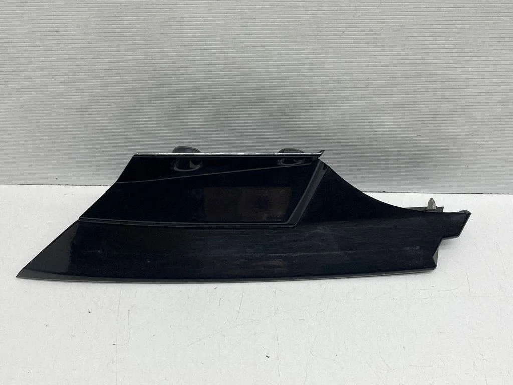 Rear/tail light trim molding 960324CE0A