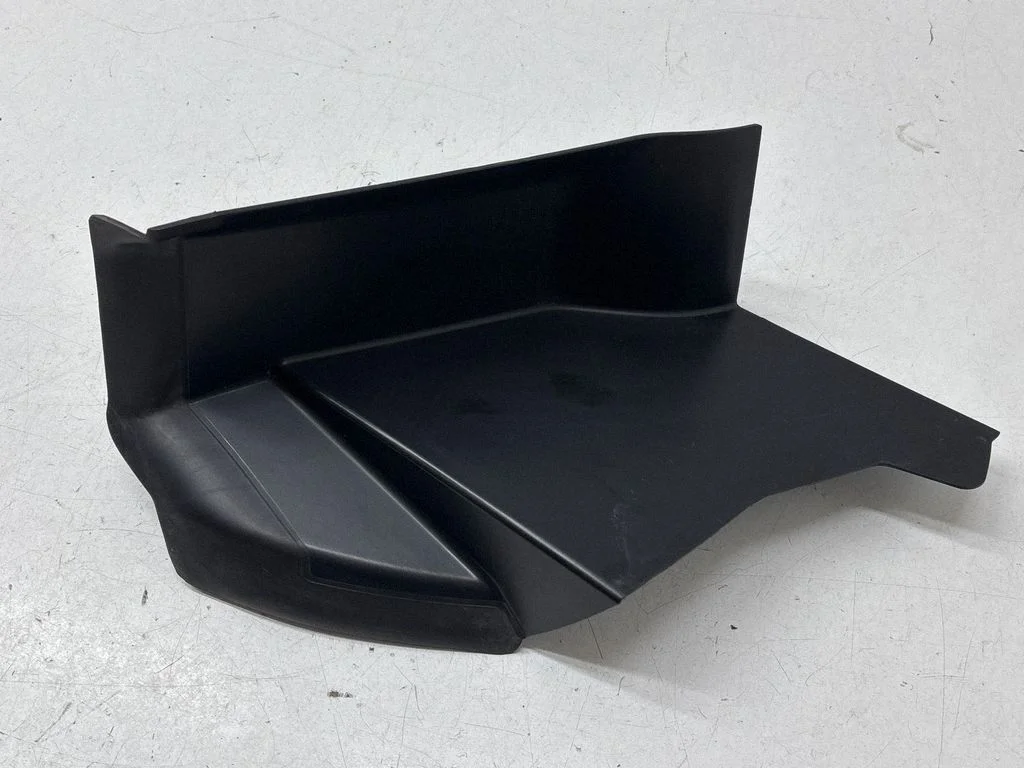 Aizmugurējā luktura apdare (līstīte) 34612500