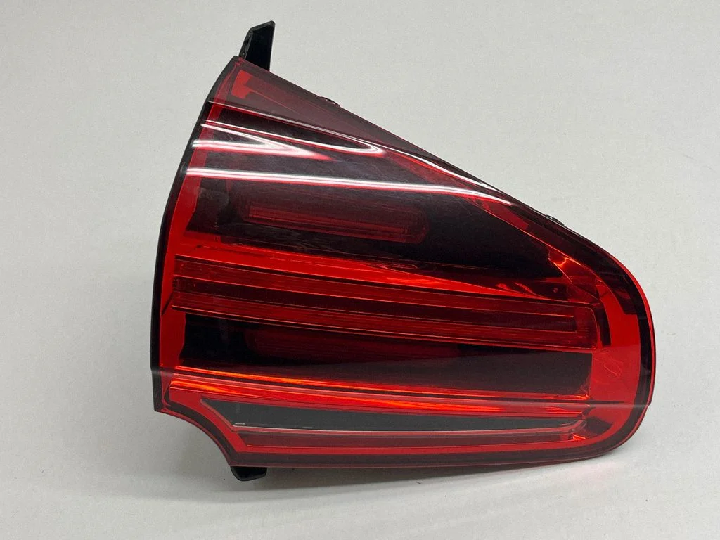 Tailgate rear/tail lights 7P5945307G
