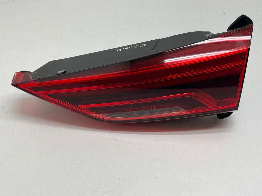 Tailgate rear/tail lights 83A945094B