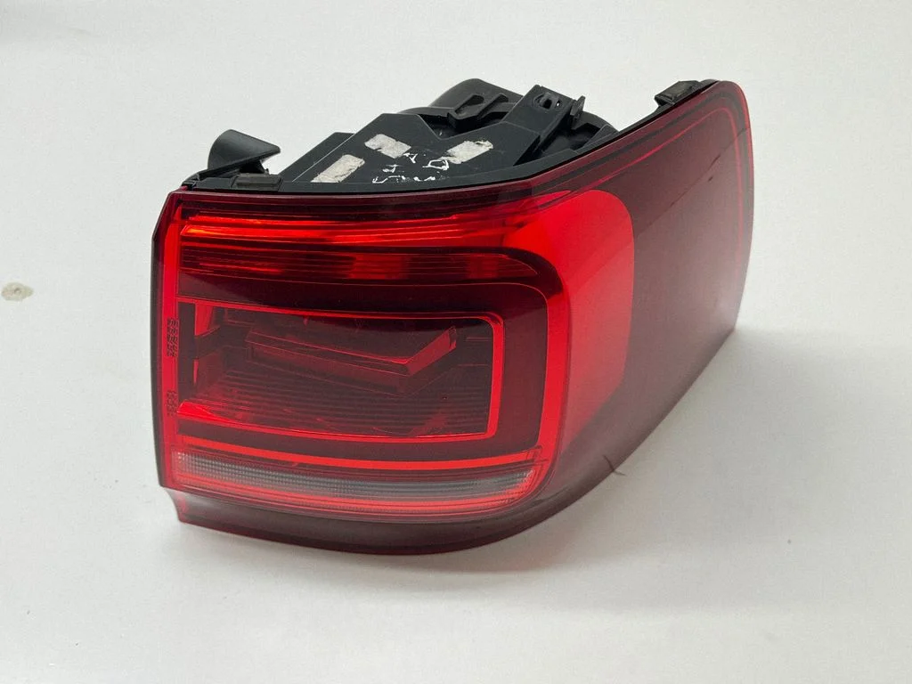 Rear/tail lights 7N0945208