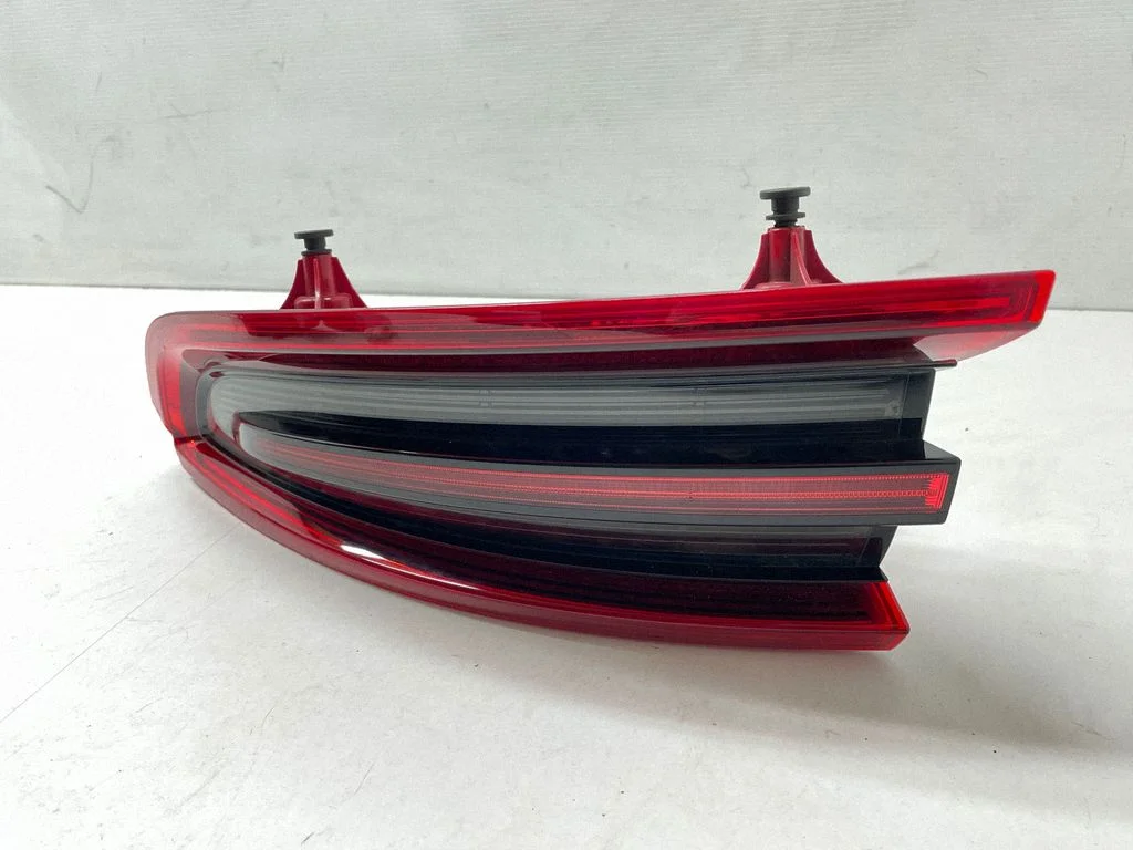 Lampa tylna w błotniku 01149904