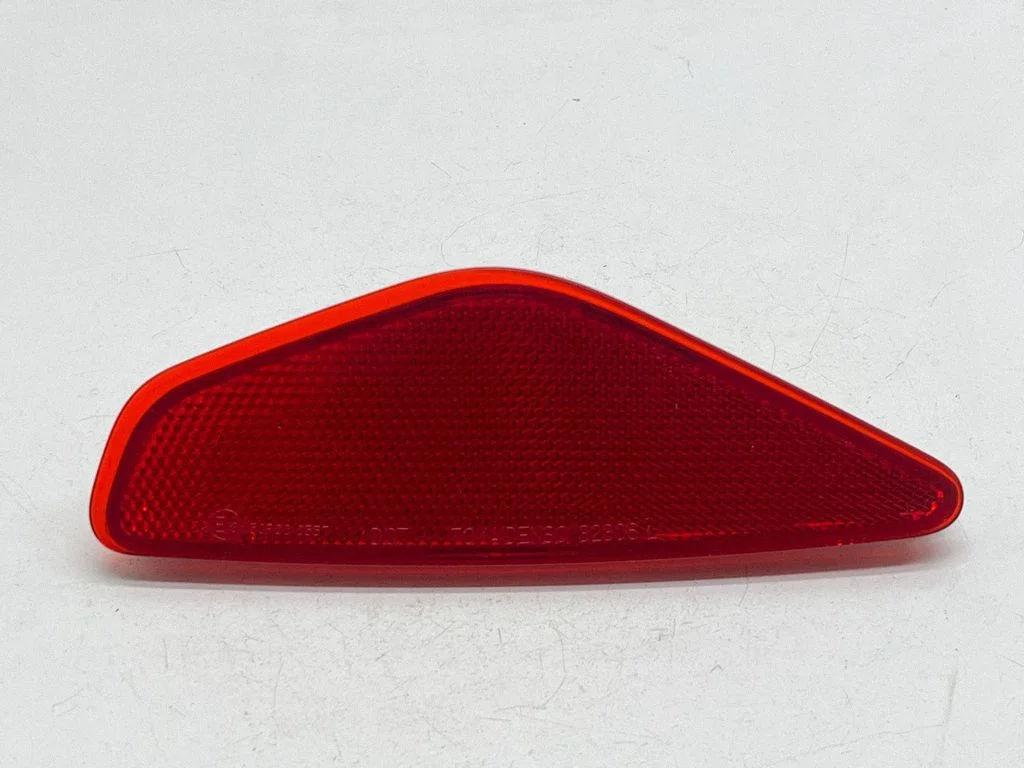 Rear tail light reflector 150R000557