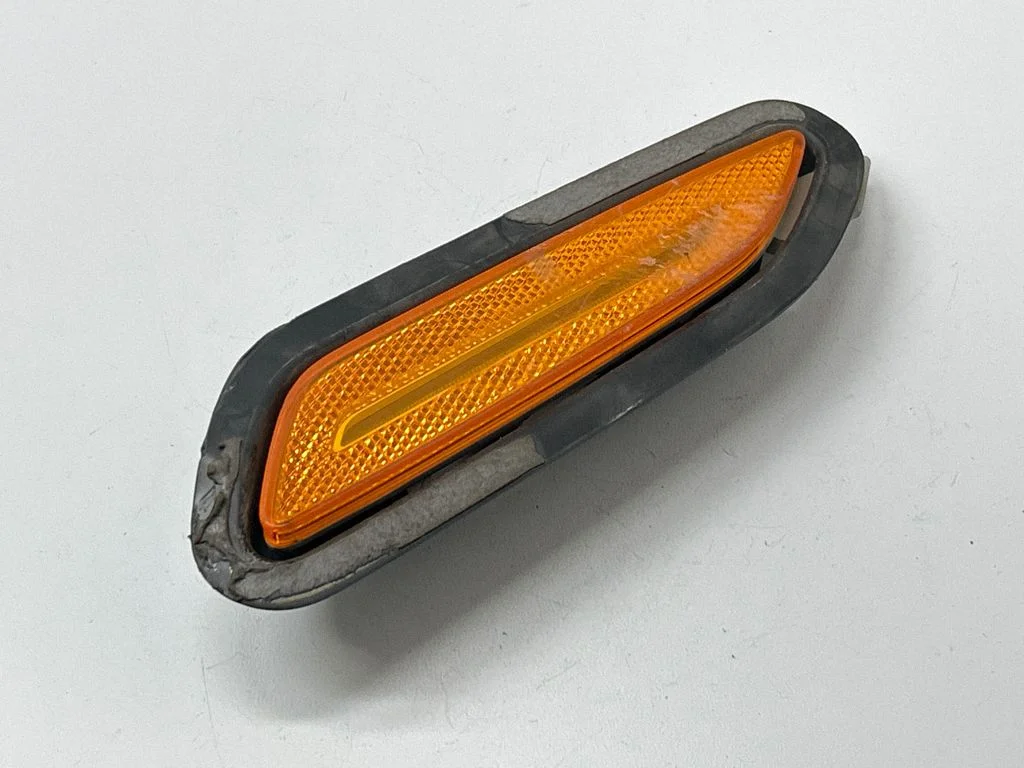 Front fender indicator light 7P5807677