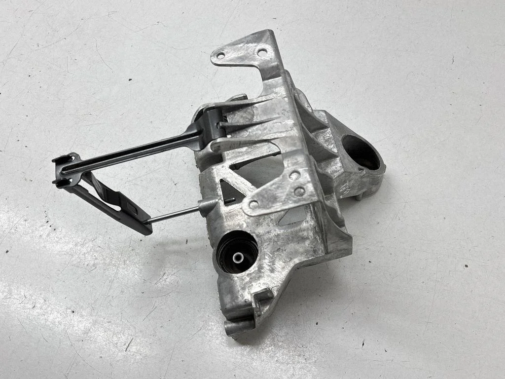 A/C compressor mount bracket 150069600B