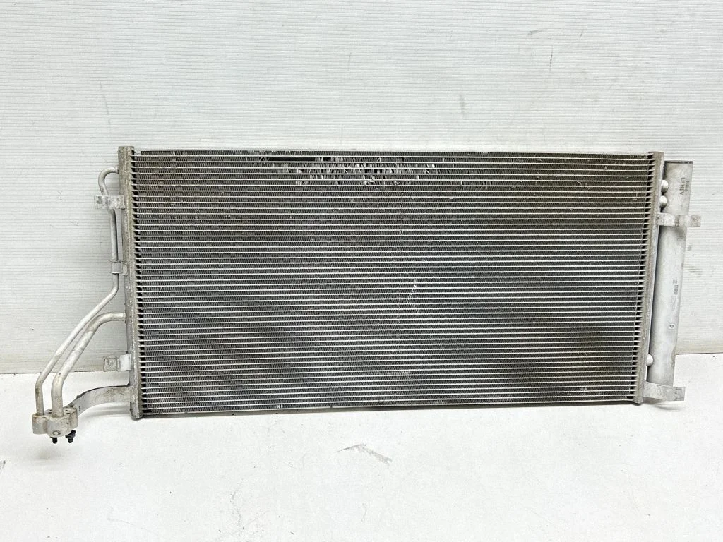 Kliimaseadme jahutusradiaator (kondensaator) P97606A8100