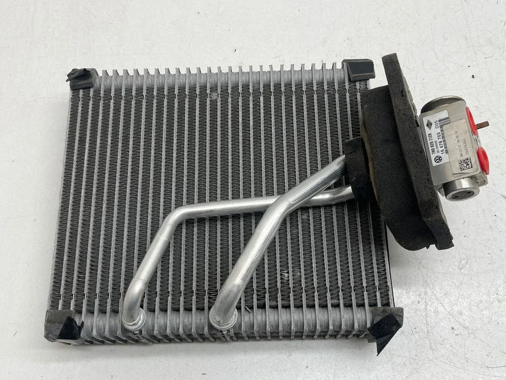Kliimaseadme radiaator (salongis) 16476885