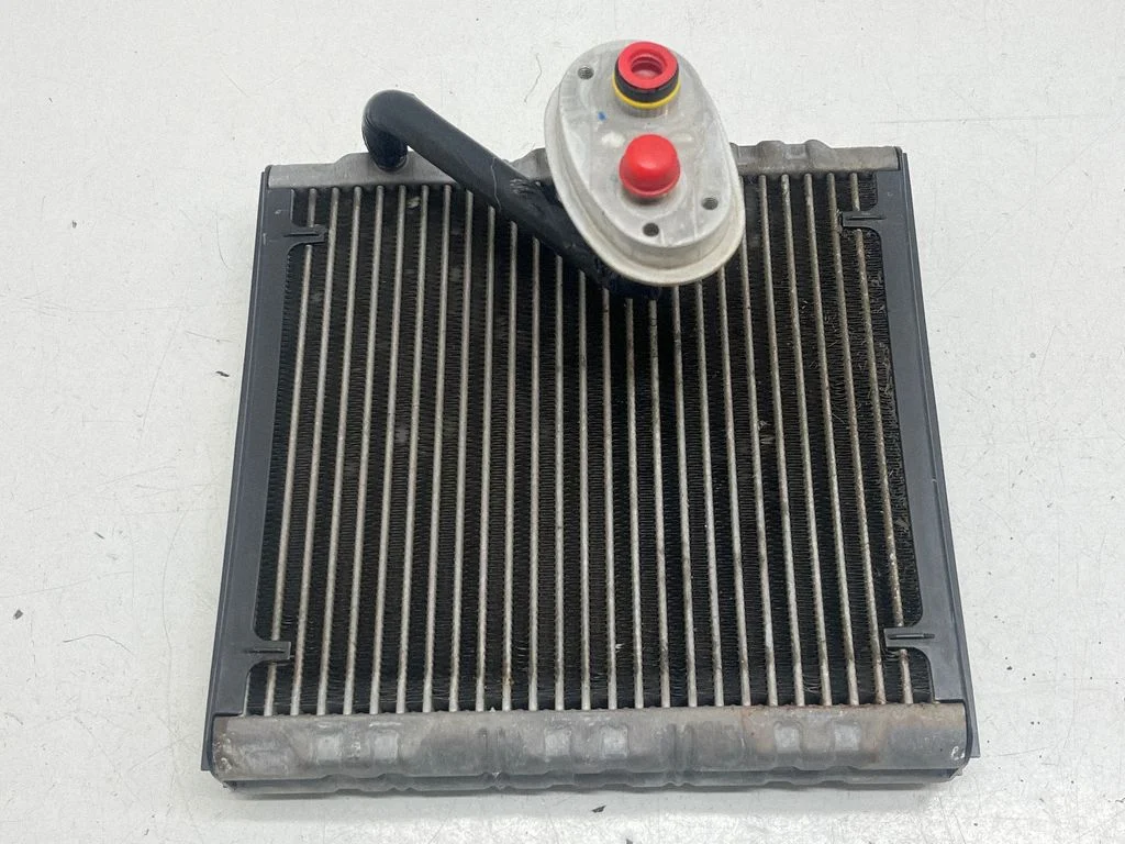 Gaisa kondicioniera radiators (salonā) ED303004