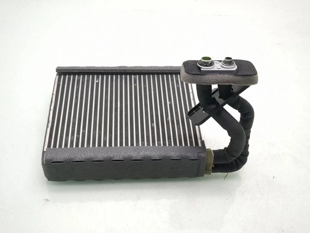 Air conditioning (A/C) radiator (interior) J2842R1234YF