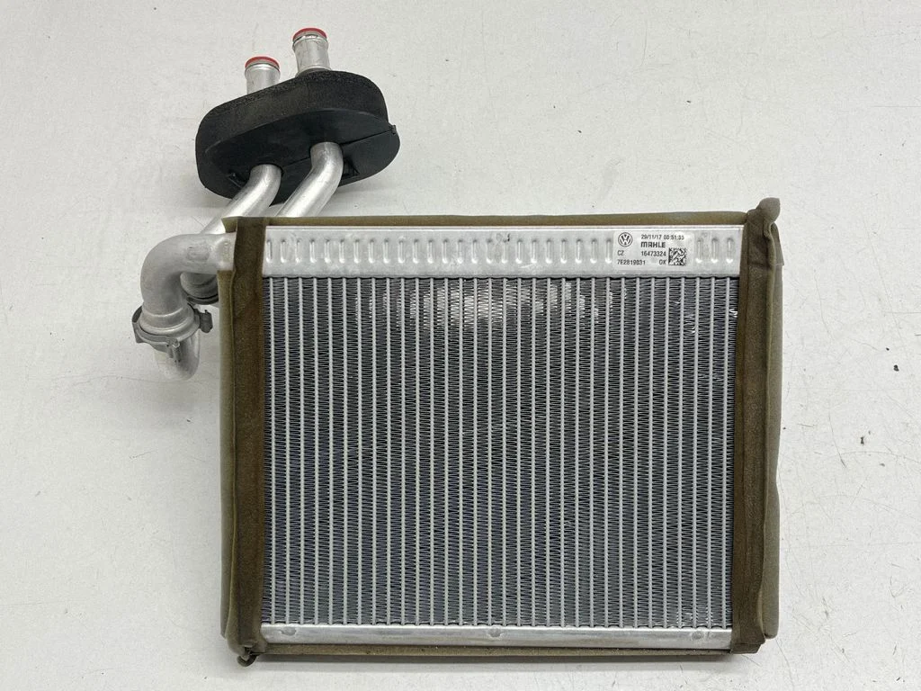 Salongi küttekeha radiaator 7E2819031