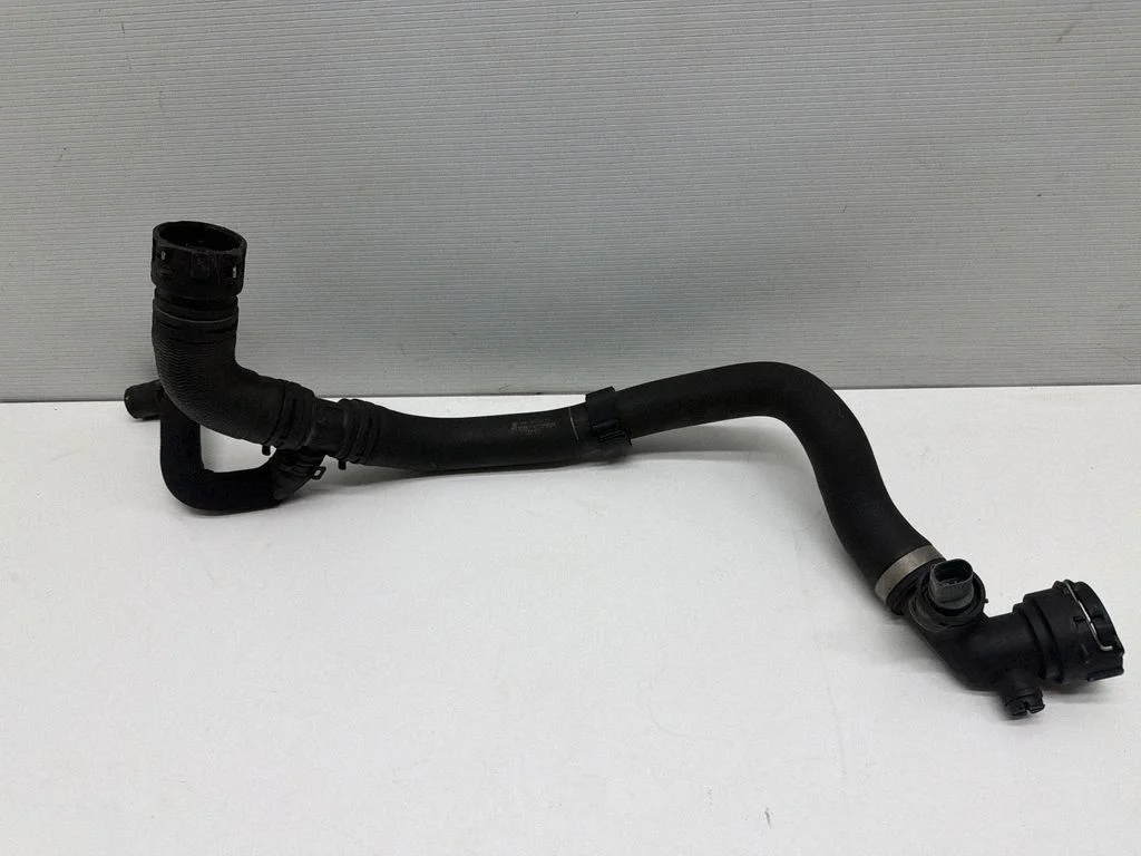 Mootori jahutusvedeliku toru / voolik 8W0122055BN