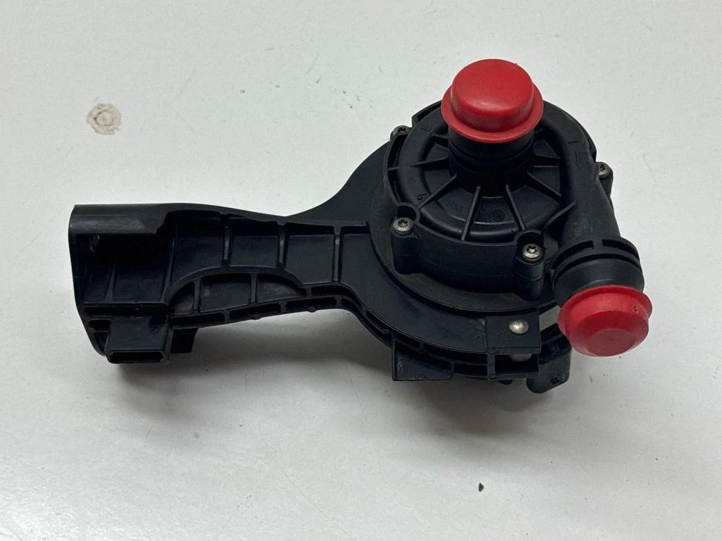 Water pump 8651288