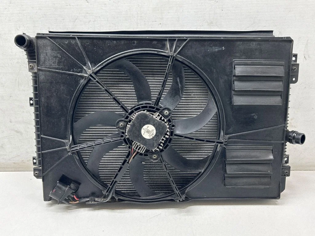 Jahutusvedeliku radiaator 1K0121203AH