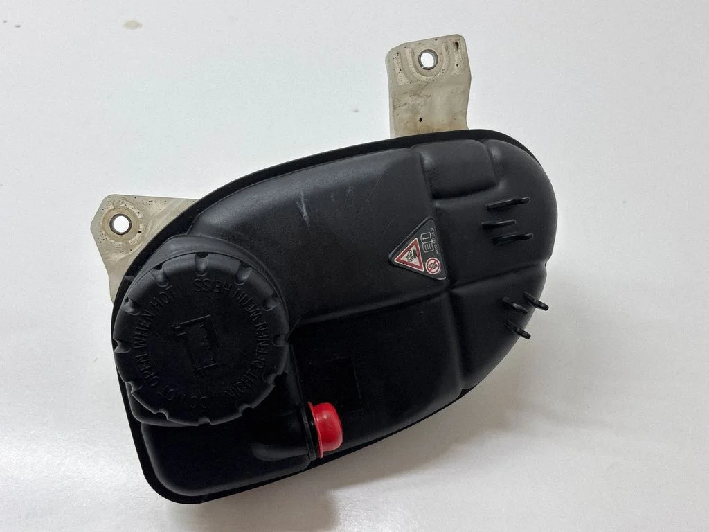Coolant expansion tank/reservoir A4475000049