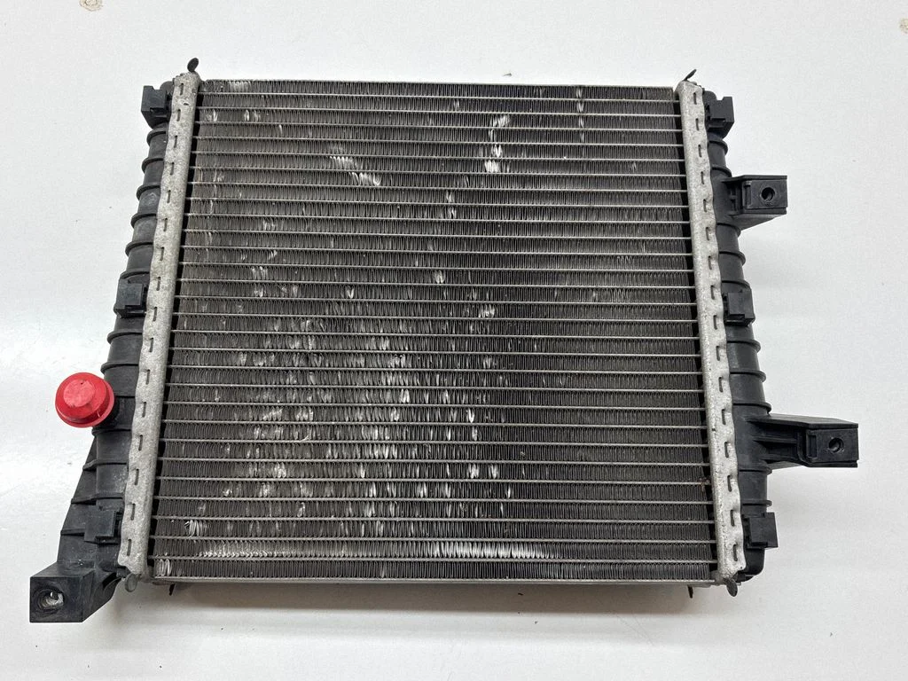 Vahejahuti radiaator 7PP121212