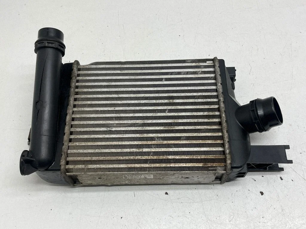 Vahejahuti radiaator 144965154R
