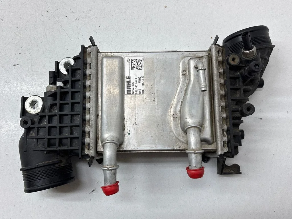 Vahejahuti radiaator 04L145749L