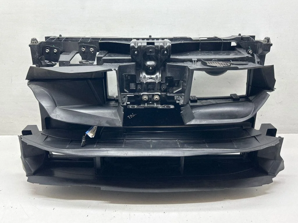 Radiator support slam panel 625000101R